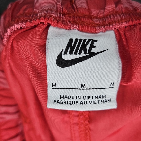 Men Nike FN3098 Club Flow Shorts University Red Drawstring Pockets Check Nylon M - Picture 7 of 9